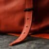 sac andré cuir rouge par Gregory Capel atelier de maroquinerie Lille
